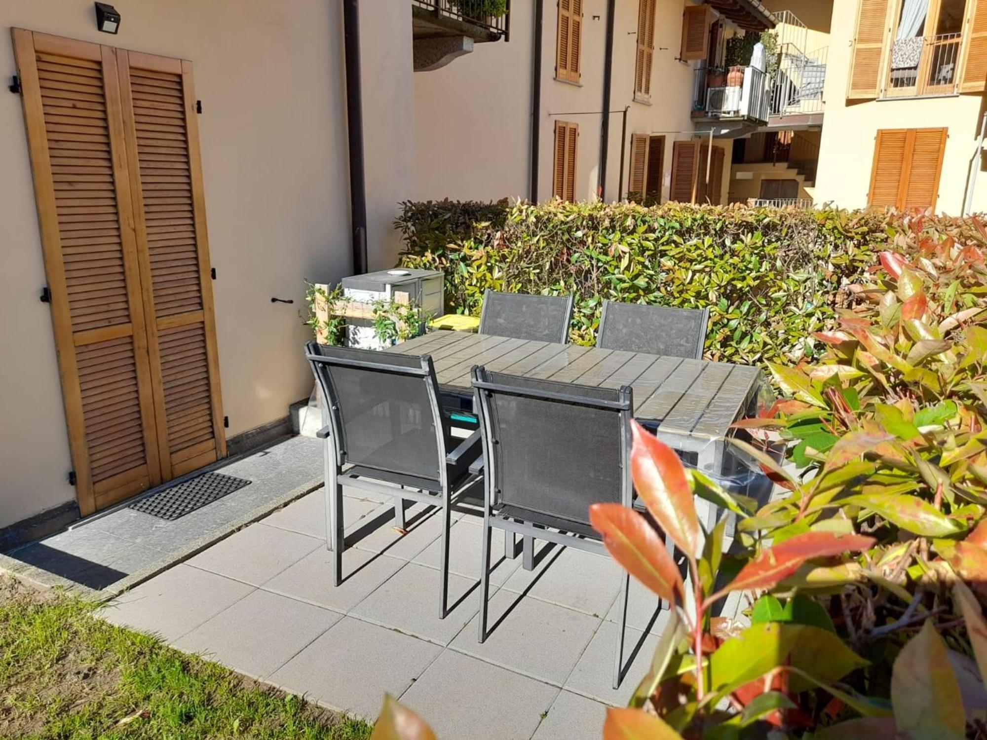 Marco Apartment - Holiday Apartment Luino Eksteriør billede