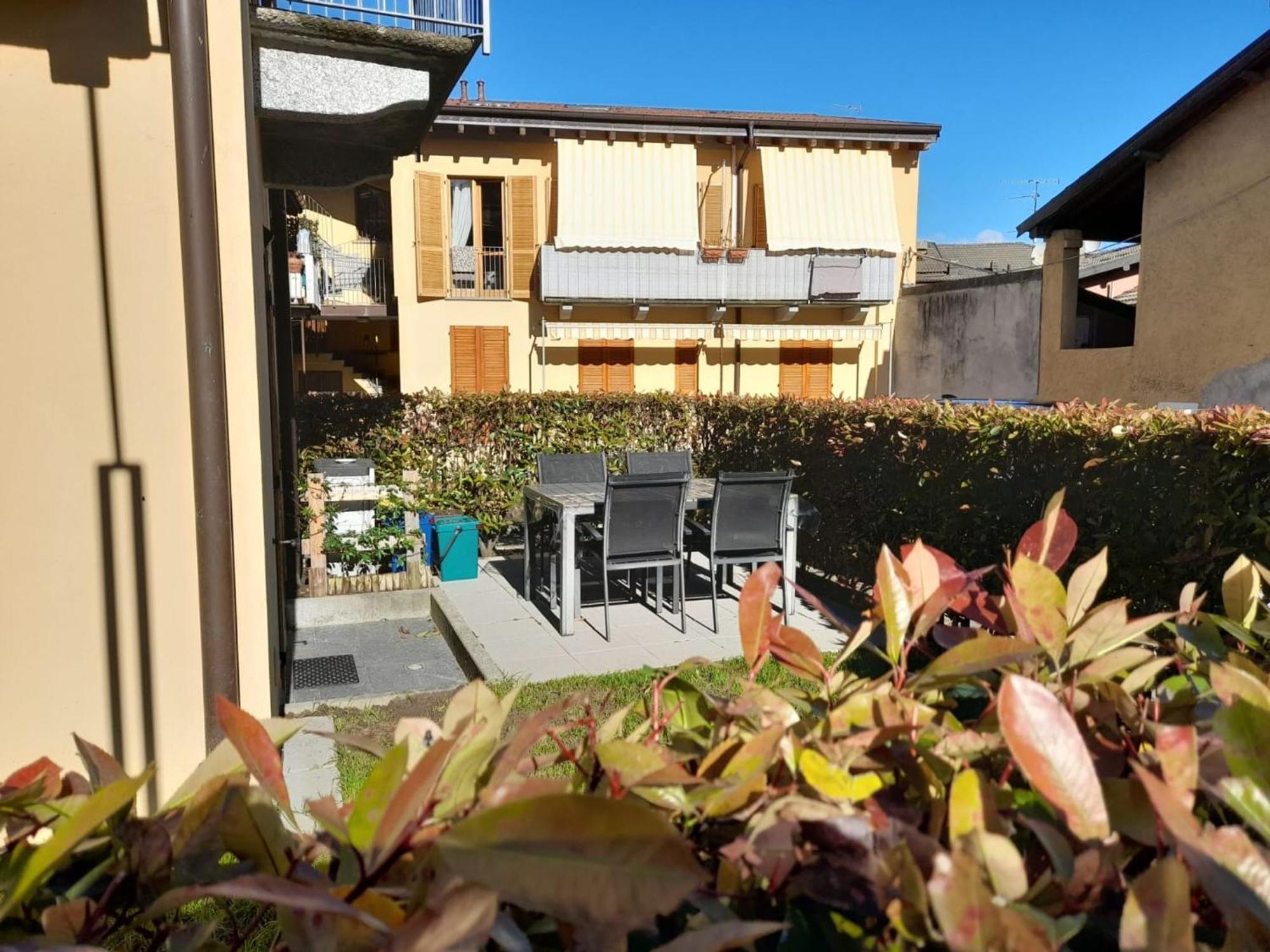 Marco Apartment - Holiday Apartment Luino Eksteriør billede