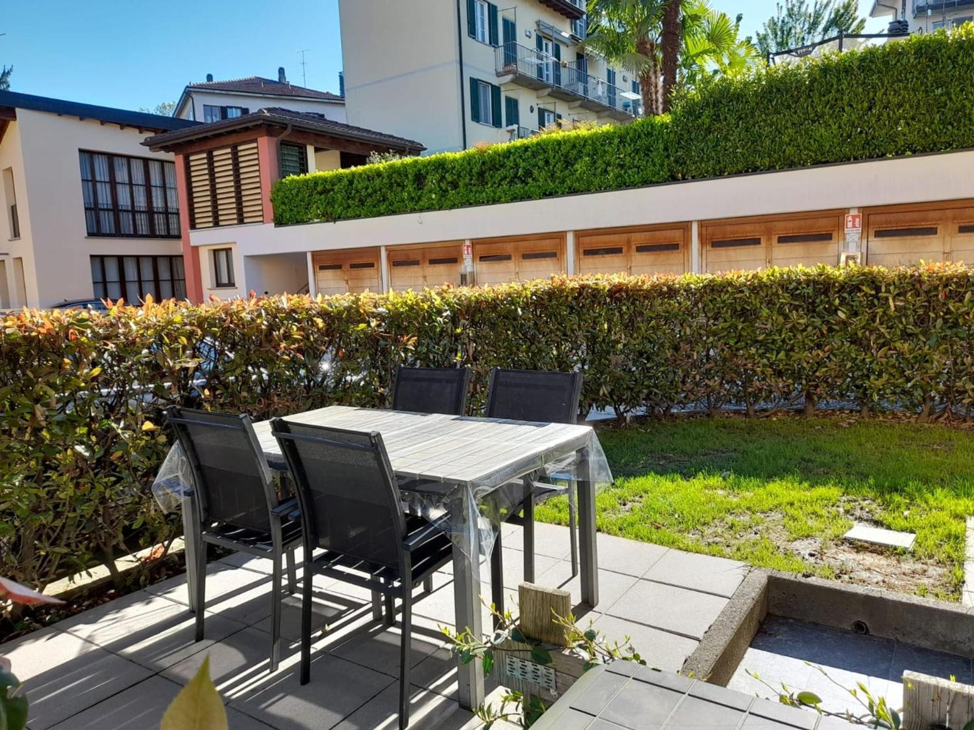 Marco Apartment - Holiday Apartment Luino Eksteriør billede