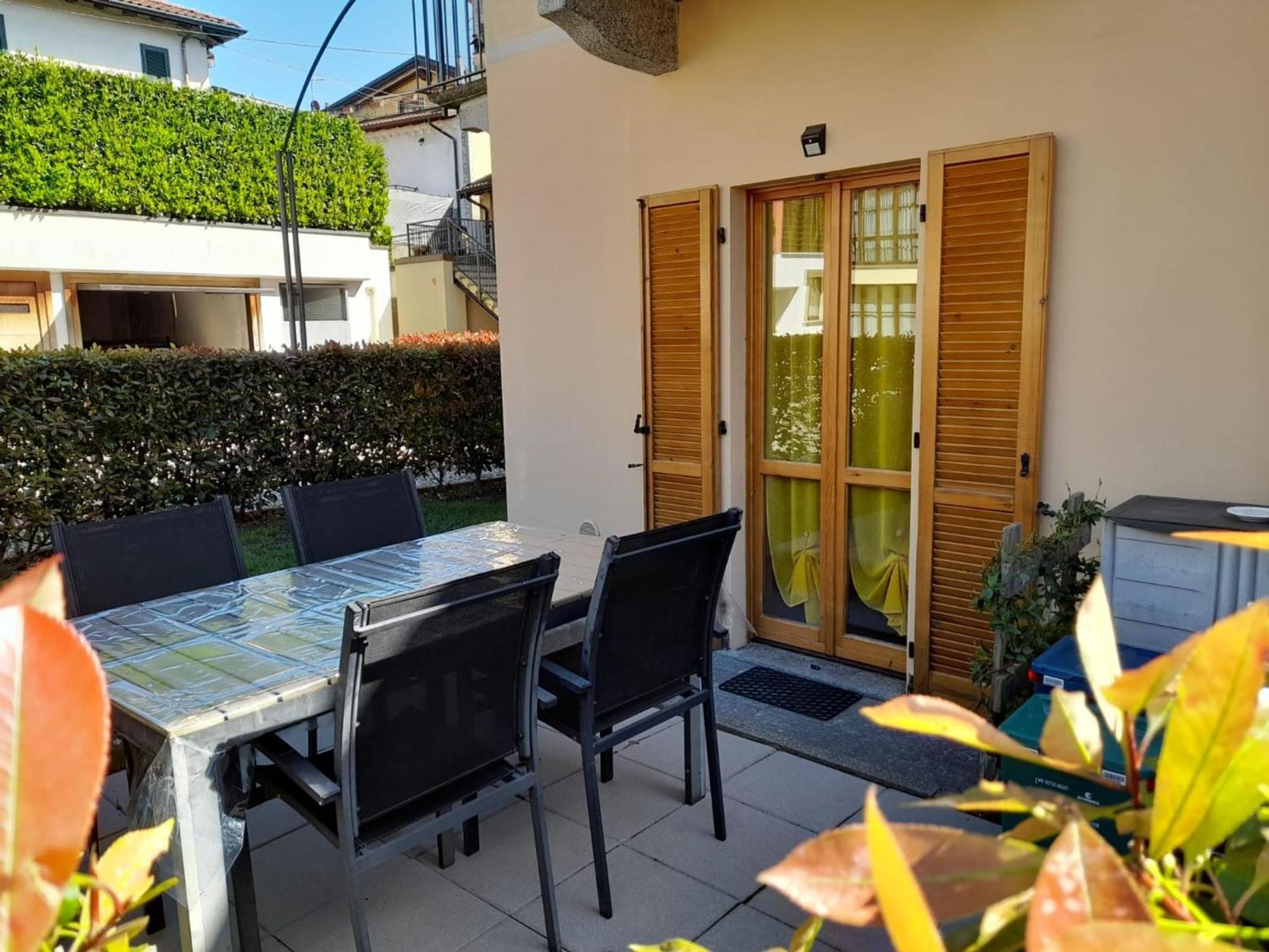 Marco Apartment - Holiday Apartment Luino Eksteriør billede